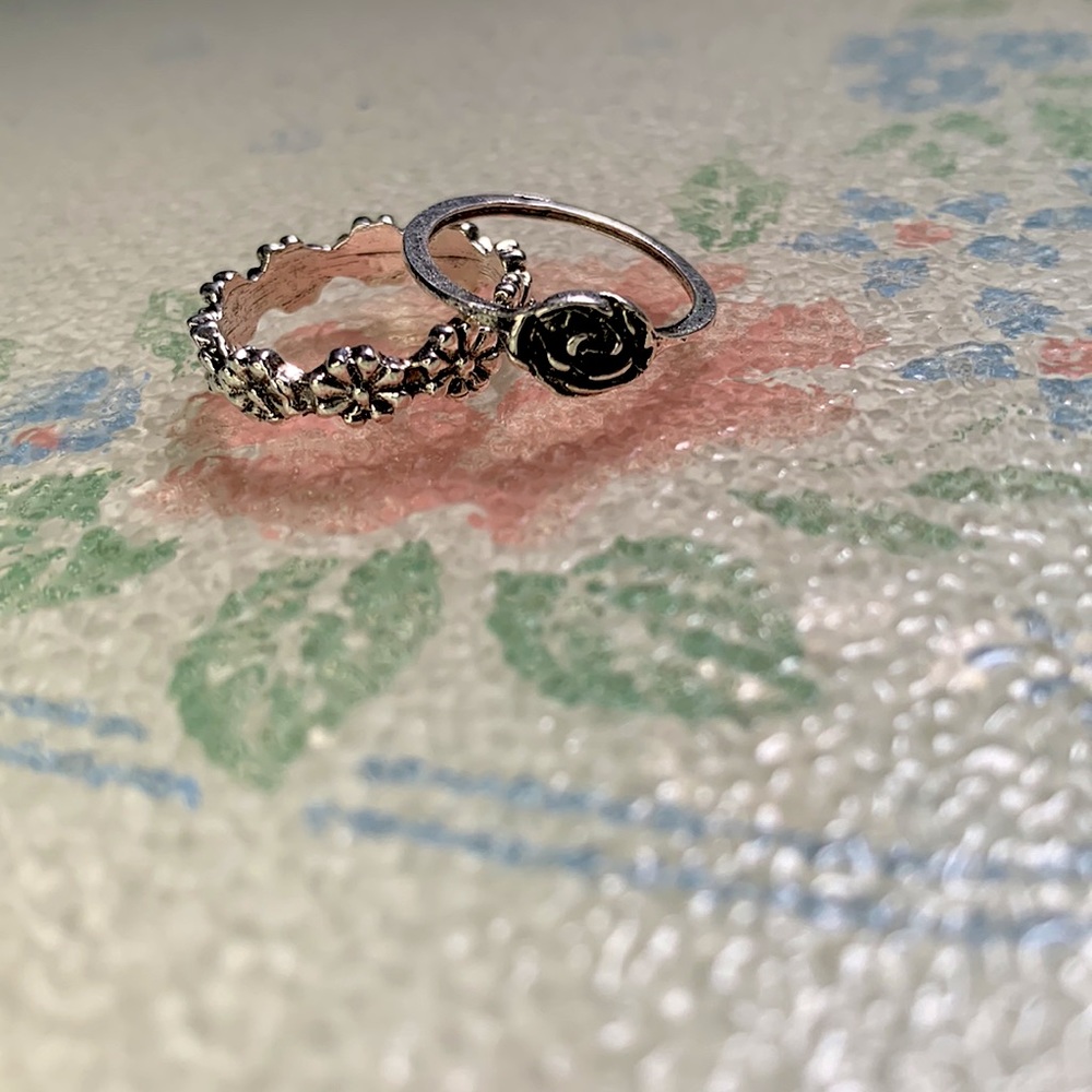 Flower rings, sizes 5,6 and 7.